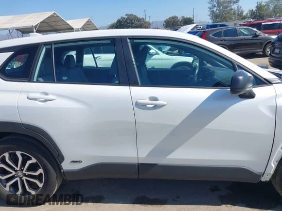 ✅ 2024 Toyota Corolla Cross Hybrid XSE • VIN: 7MUFBABG0RV040714 • Лот: 43520554. Опубликован ранее на IAAI с пробегом 38 358 миль. Бесплатный доступ к архиву аукционных продаж из США и подробный отчёт об истории автомобиля на DreamBid. Изображение 14.