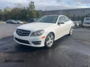 ✅ 2014 Mercedes-Benz C 250 • VIN: WDDGJ4HB1EG283988 • Lot: 86598175. Wystawiony na Copart z przebiegiem 139 842 mil. Bezpłatny archiwum sprzedaży aukcyjnych z USA i szczegółowy raport historii pojazdu na DreamBid. Zdjęcie 2.