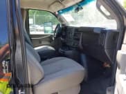 ✅ 2018 Chevrolet Express Passenger LT • VIN: 1GAZGPFG2J1320909 • Lot: 42332001. Wystawiony na IAAI z przebiegiem 89 732 mil. Bezpłatny archiwum sprzedaży aukcyjnych z USA i szczegółowy raport historii pojazdu na DreamBid. Zdjęcie 5.