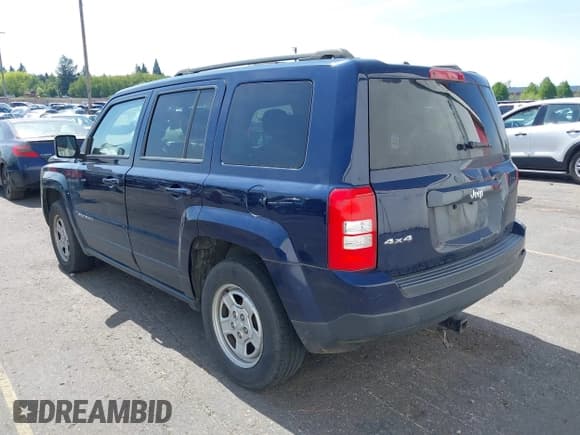 ✅ 2017 Jeep Patriot Sport • VIN: 1C4NJRBB5HD165357 • Lot: 42110126. Listed on IAAI with 46,595 mi. Free auction sales archive from the USA and detailed vehicle history report at DreamBid. Image 3.