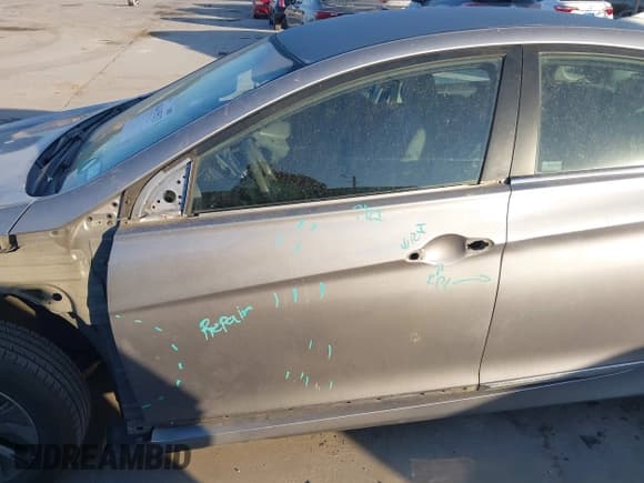 ✅ 2014 Hyundai Sonata • VIN: KMHEC4A40EA117192 • Lot: 43415513. Listed on IAAI with 117,638 mi. Free auction sales archive from the USA and detailed vehicle history report at DreamBid. Image 14.