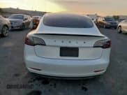 ✅ 2022 Tesla Model 3 • VIN: 5YJ3E1EA7NF167664 • Лот: 95686855. Опубликован ранее на Copart с пробегом 47 256 миль. Бесплатный доступ к архиву аукционных продаж из США и подробный отчёт об истории автомобиля на DreamBid. Изображение 6.