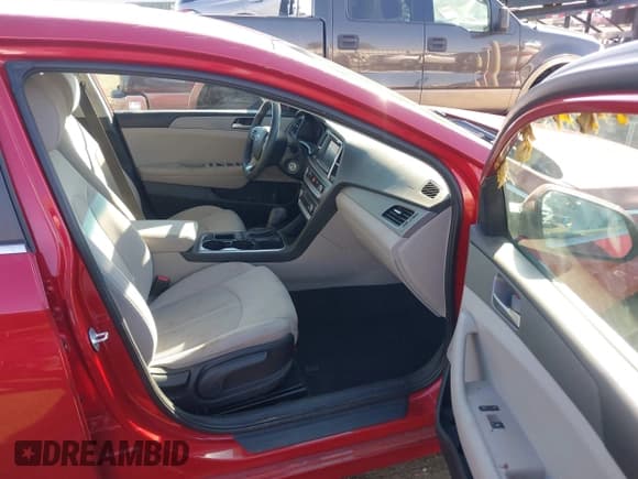 ✅ 2019 Hyundai Sonata SE • VIN: 5NPE24AFXKH800577 • Лот: 43305117. Опубликован ранее на IAAI с пробегом 101 671 миль. Бесплатный доступ к архиву аукционных продаж из США и подробный отчёт об истории автомобиля на DreamBid. Изображение 5.