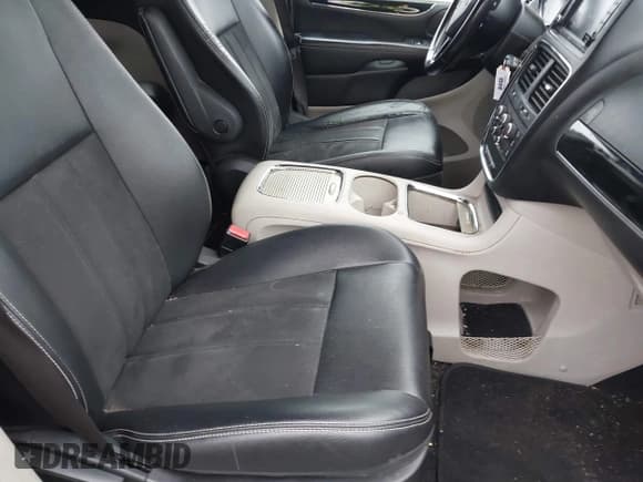 ✅ 2019 Dodge Grand Caravan SXT • VIN: 2C4RDGCGXKR724817 • Lot: 41128378. Listed on IAAI with 100,234 mi. Free auction sales archive from the USA and detailed vehicle history report at DreamBid. Image 5.