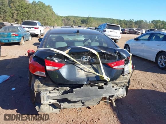 ✅ 2013 Hyundai Elantra GLS • VIN: 5NPDH4AE9DH228695 • Lot: 43453266. Listed on IAAI with 194,637 mi. Free auction sales archive from the USA and detailed vehicle history report at DreamBid. Image 6.