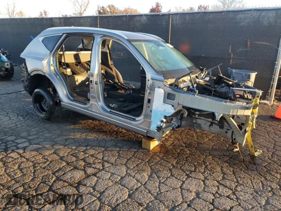 ✅ 2024 Genesis GV80 • VIN: KMUHBDSB8RU180821 • Lot: 90910275. Wystawiony na Copart z przebiegiem Nie podano. Bezpłatny archiwum sprzedaży aukcyjnych z USA i szczegółowy raport historii pojazdu na DreamBid. Zdjęcie 4.