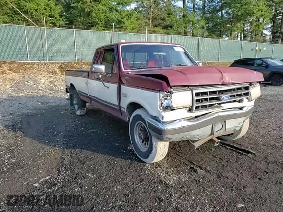 ✅ 1990 Ford F-250 • VIN: 1FTHX25M5LKB09701 • Lot: 47567725. Wystawiony na Copart z przebiegiem 42 975 mil. Bezpłatny archiwum sprzedaży aukcyjnych z USA i szczegółowy raport historii pojazdu na DreamBid. Zdjęcie 11.