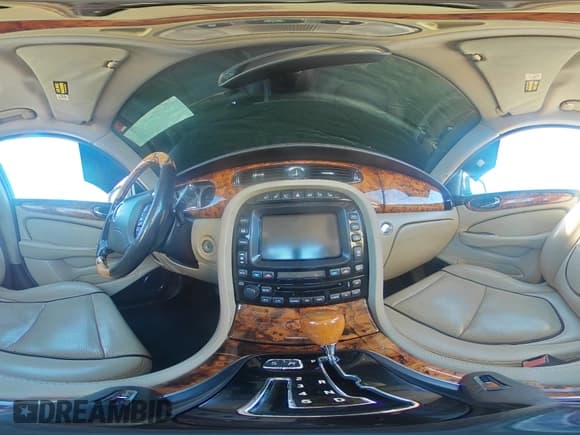 ✅ 2008 Jaguar XJ Vanden Plas • VIN: SAJWA82B28SH26581 • Лот: 43937584. Опубликован ранее на Copart с пробегом 197 144 миль. Бесплатный доступ к архиву аукционных продаж из США и подробный отчёт об истории автомобиля на DreamBid. Изображение 12.