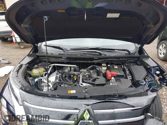 2025 Mitsubishi Outlander SE z VIN JA4J3VA83SZ027599, wystawiony jako IAAI lot #43566274 z przebiegiem 11 323 mil mil oraz . Historia ofert i sprzedaży dostępna na DreamBid. Obrazek 10.