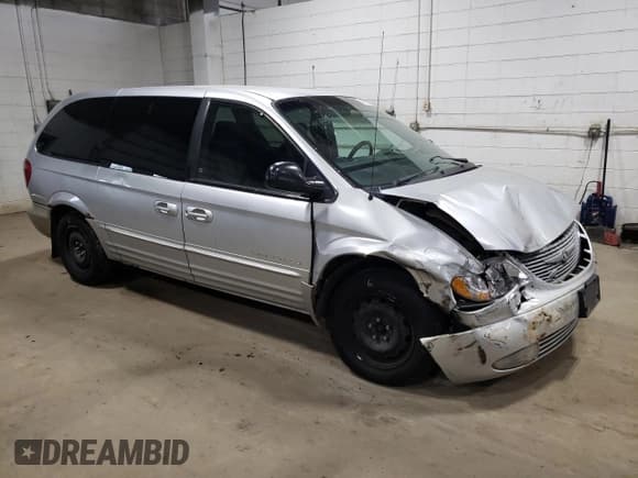 ✅ 2001 Chrysler Town & Country LXi • VIN: 2C4GP54L71R260642 • Lot: 69809815. Listed on Copart with 235,000 mi. Free auction sales archive from the USA and detailed vehicle history report at DreamBid. Image 4.