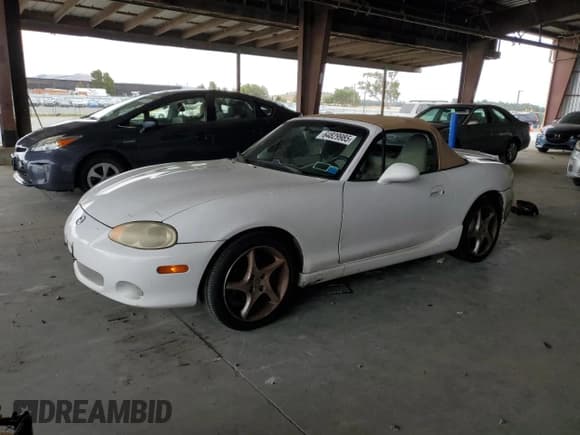 ✅ 2003 Mazda MX-5 Miata Cloth • VIN: JM1NB353130312904 • Lot: 64829985. Wystawiony na Copart z przebiegiem 168 733 mil. Bezpłatny archiwum sprzedaży aukcyjnych z USA i szczegółowy raport historii pojazdu na DreamBid. Zdjęcie 1.