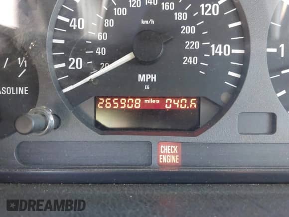 1996 BMW 3 Series z VIN WBABK7327TET60900, wystawiony jako IAAI lot #43437141 z przebiegiem 265 908 mil mil oraz . Historia ofert i sprzedaży dostępna na DreamBid. Obrazek 15.