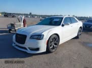 ✅ 2022 Chrysler 300 Touring L • VIN: 2C3CCADG6NH127361 • Лот: 43281503. Опубликован ранее на IAAI с пробегом 26 497 миль. Бесплатный доступ к архиву аукционных продаж из США и подробный отчёт об истории автомобиля на DreamBid. Изображение 2.