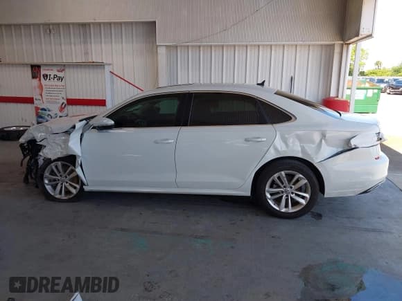 ✅ 2020 Volkswagen Passat SE • VIN: 1VWWA7A34LC013083 • Лот: 42925230. Опубликован ранее на IAAI с пробегом 68 683 миль. Бесплатный доступ к архиву аукционных продаж из США и подробный отчёт об истории автомобиля на DreamBid. Изображение 15.