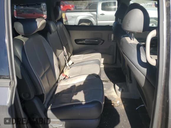 ✅ 2016 Kia Sedona SX • VIN: KNDMC5C13G6116522 • Lot: 92485585. Listed on Copart with 179,276 mi. Free auction sales archive from the USA and detailed vehicle history report at DreamBid. Image 11.