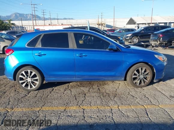 ✅ 2018 Hyundai Elantra • VIN: KMHH35LE7JU025496 • Lot: 43876280. Listed on IAAI with 106,852 mi. Free auction sales archive from the USA and detailed vehicle history report at DreamBid. Image 13.