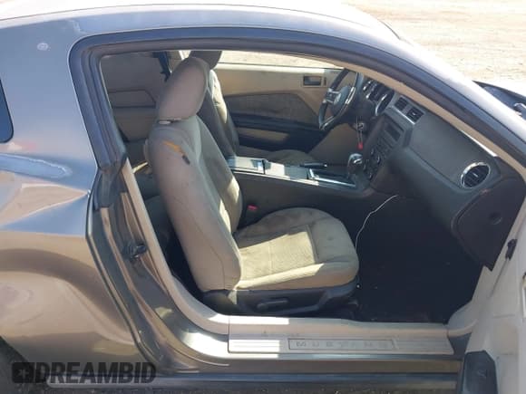 ✅ 2010 Ford Mustang V6 • VIN: 1ZVBP8AN5A5130774 • Lot: 43333783. Listed on IAAI with 237,730 mi. Free auction sales archive from the USA and detailed vehicle history report at DreamBid. Image 5.