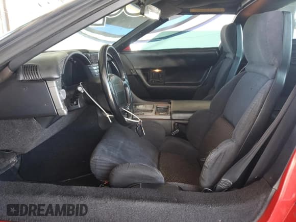 ✅ 1991 Chevrolet Corvette • VIN: 1G1YY2380M5114512 • Lot: 70955415. Wystawiony na Copart z przebiegiem Nie podano. Bezpłatny archiwum sprzedaży aukcyjnych z USA i szczegółowy raport historii pojazdu na DreamBid. Zdjęcie 7.