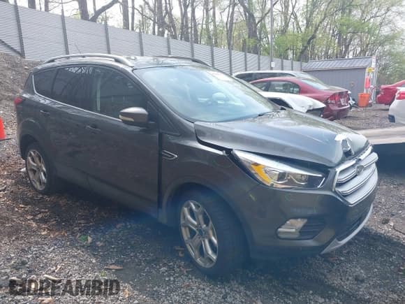 ✅ 2019 Ford Escape Titanium • VIN: 1FMCU9J99KUA43102 • Lot: 42146907. Wystawiony na IAAI z przebiegiem 91 724 mil. Bezpłatny archiwum sprzedaży aukcyjnych z USA i szczegółowy raport historii pojazdu na DreamBid. Zdjęcie 1.