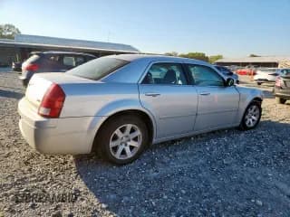 ✅ 2006 Chrysler 300 • VIN: 2C3LA43R96H250857 • Лот: 92180785. Опубликован ранее на Copart с пробегом 103 967 миль. Бесплатный доступ к архиву аукционных продаж из США и подробный отчёт об истории автомобиля на DreamBid. Изображение 3.