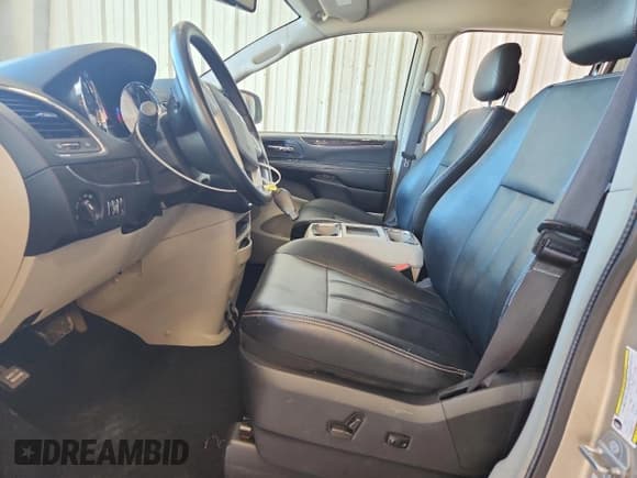 ✅ 2016 Chrysler Town & Country Touring • VIN: 2C4RC1BG4GR238237 • Lot: 91935515. Wystawiony na Copart z przebiegiem 149 735 mil. Bezpłatny archiwum sprzedaży aukcyjnych z USA i szczegółowy raport historii pojazdu na DreamBid. Zdjęcie 7.