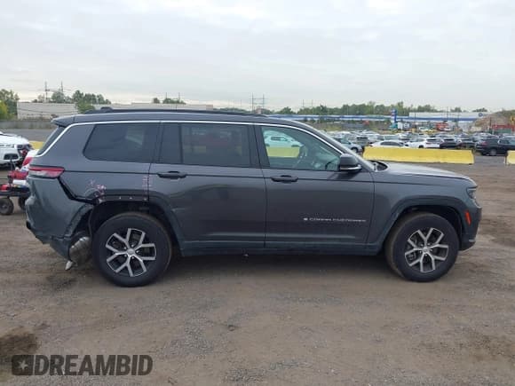 ✅ 2024 Jeep Grand Cherokee Limited • VIN: 1C4RJKBG1R8514173 • Lot: 43253334. Listed on IAAI with 13,989 mi. Free auction sales archive from the USA and detailed vehicle history report at DreamBid. Image 13.