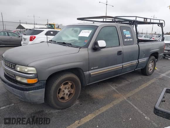 ✅ 2001 Chevrolet Silverado 1500 LT • VIN: 2GCEC19T811330085 • Lot: 41743350. Wystawiony na IAAI z przebiegiem 218 533 mil mil. Skorzystaj z bezpłatnego archiwum sprzedaży aukcyjnych z USA i zobacz szczegółowy raport historii pojazdu na DreamBid. Zdjęcie 2.