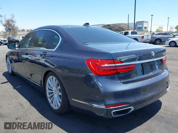 ✅ 2016 BMW 7 Series 740i • VIN: WBA7E2C51GG546677 • Лот: 42266694. Опубликован ранее на IAAI с пробегом 106 550 миль. Бесплатный доступ к архиву аукционных продаж из США и подробный отчёт об истории автомобиля на DreamBid. Изображение 3.