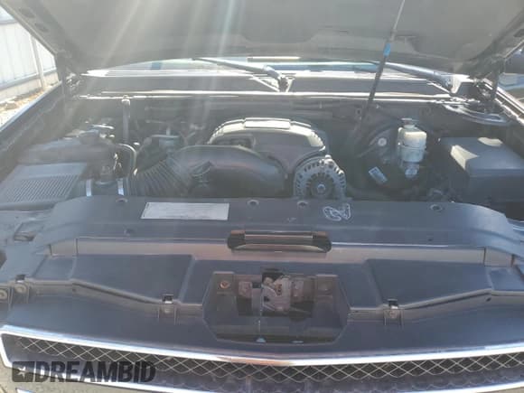 ✅ 2007 Chevrolet Suburban LT • VIN: 3GNFK16327G100819 • Лот: 82555655. Опубликован ранее на Copart с пробегом 240 431 миль. Бесплатный доступ к архиву аукционных продаж из США и подробный отчёт об истории автомобиля на DreamBid. Изображение 12.