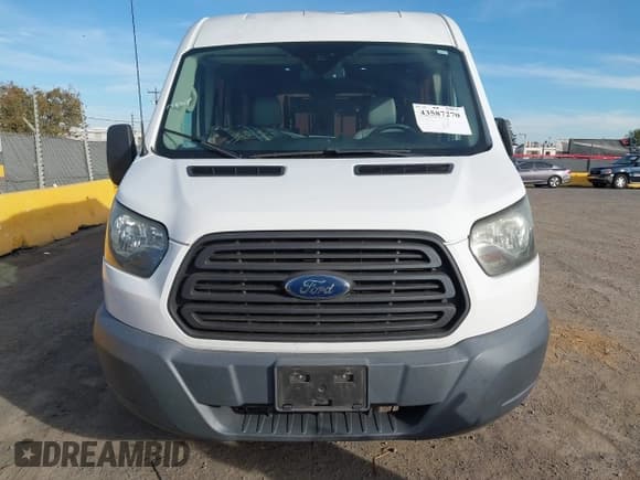 ✅ 2016 Ford Transit Cargo • VIN: 1FTYE1CM9GKA69311 • Lot: 43587270. Wystawiony na IAAI z przebiegiem 50 442 mil. Bezpłatny archiwum sprzedaży aukcyjnych z USA i szczegółowy raport historii pojazdu na DreamBid. Zdjęcie 12.