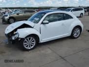 ✅ 2015 Volkswagen Beetle 2.0L TDI • VIN: 3VWJA7AT4FM640735 • Lot: 62359635. Wystawiony na Copart z przebiegiem 84 073 mil. Bezpłatny archiwum sprzedaży aukcyjnych z USA i szczegółowy raport historii pojazdu na DreamBid. Zdjęcie 13.