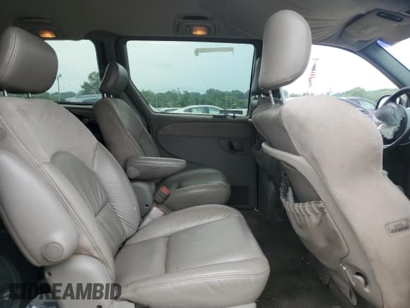 ✅ 2001 Chrysler Town & Country Limited • VIN: 2C8GP64L01R146616 • Lot: 67838255. Wystawiony na Copart z przebiegiem 295 939 mil. Bezpłatny archiwum sprzedaży aukcyjnych z USA i szczegółowy raport historii pojazdu na DreamBid. Zdjęcie 11.