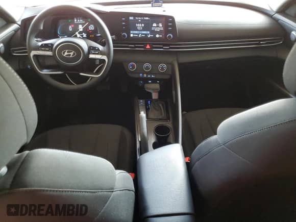 2025 Hyundai Elantra SE с VIN KMHLL4DG5SU009495, выставлен на аукционе Copart как лот 81120625 с пробегом 7 739 миль миль и Списание • Salvage title. История ставок и продаж доступна на DreamBid. Изображение 8.