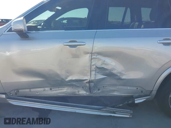 ✅ 2018 Volvo XC90 Momentum • VIN: YV4A22PK4J1322389 • Lot: 43392930. Listed on IAAI with 148,297 mi. Free auction sales archive from the USA and detailed vehicle history report at DreamBid. Image 20.