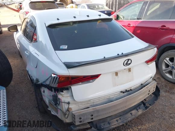 ✅ 2017 Lexus IS 200t • VIN: JTHBA1D28H5056840 • Lot: 42772427. Wystawiony na IAAI z przebiegiem 111 914 mil. Bezpłatny archiwum sprzedaży aukcyjnych z USA i szczegółowy raport historii pojazdu na DreamBid. Zdjęcie 3.