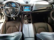 ✅ 2017 Maserati Levante S • VIN: ZN661YUL6HX263363 • Лот: 84768885. Опубликован ранее на Copart с пробегом 24 726 миль. Бесплатный доступ к архиву аукционных продаж из США и подробный отчёт об истории автомобиля на DreamBid. Изображение 8.