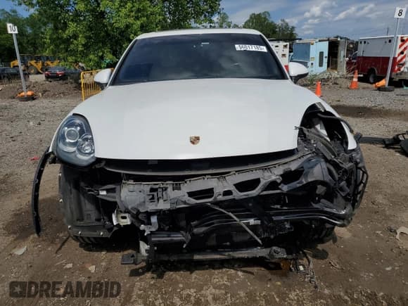 ✅ 2017 Porsche Cayenne • VIN: WP1AA2A20HKA90133 • Lot: 56017185. Listed on Copart with 90,815 mi. Free auction sales archive from the USA and detailed vehicle history report at DreamBid. Image 5.