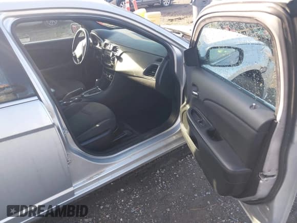 ✅ 2011 Chrysler 200 Touring • VIN: 1C3BC1FB3BN527779 • Lot: 43371252. Listed on IAAI with 174,313 mi. Free auction sales archive from the USA and detailed vehicle history report at DreamBid. Image 5.