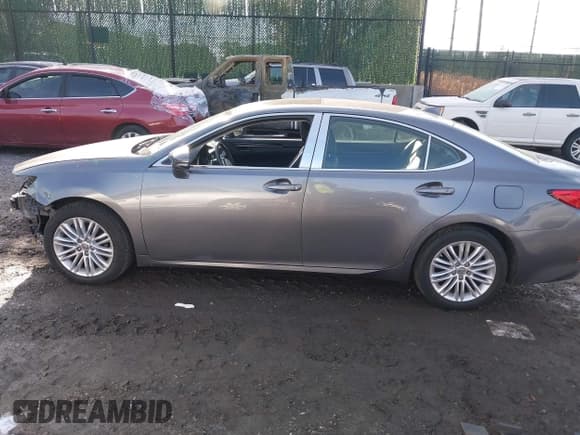 ✅ 2015 Lexus ES 330 • VIN: JTHBK1GG1F2174537 • Lot: 43828481. Listed on IAAI with 64,002 mi. Free auction sales archive from the USA and detailed vehicle history report at DreamBid. Image 14.