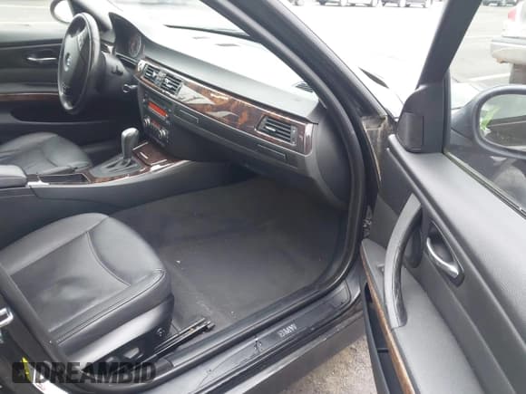 ✅ 2008 BMW 3 Series 328xi • VIN: WBAVC93578K041277 • Lot: 43800975. Listed on IAAI with 97,325 mi. Free auction sales archive from the USA and detailed vehicle history report at DreamBid. Image 5.