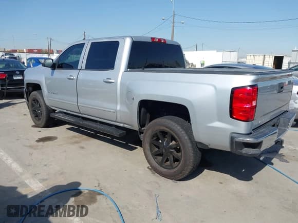 ✅ 2018 Chevrolet Silverado 1500 LT • VIN: 3GCPCREC1JG358699 • Lot: 43492968. Wystawiony na IAAI z przebiegiem 120 924 mil. Bezpłatny archiwum sprzedaży aukcyjnych z USA i szczegółowy raport historii pojazdu na DreamBid. Zdjęcie 3.
