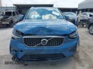 ✅ 2023 Volvo XC40 Ultimate Bright Theme • VIN: YV4L12UF8P2085671 • Лот: 43042130. Опубликован ранее на IAAI с пробегом 23 910 миль. Бесплатный доступ к архиву аукционных продаж из США и подробный отчёт об истории автомобиля на DreamBid. Изображение 12.