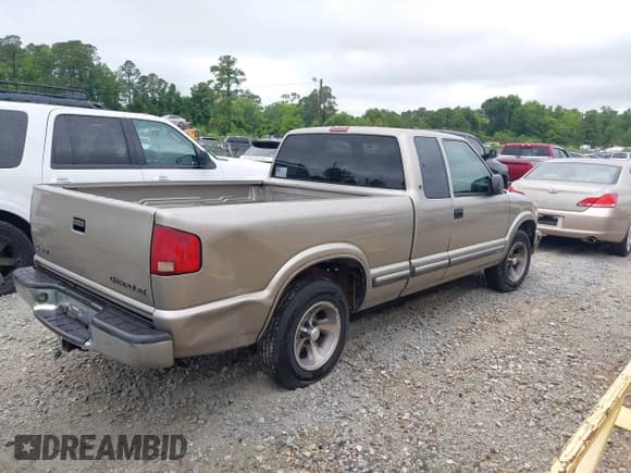 ✅ 2000 Chevrolet S-10 LS • VIN: 1GCCS1948Y8117129 • Лот: 42222109. Опубликован ранее на IAAI с пробегом 199 157 миль. Бесплатный доступ к архиву аукционных продаж из США и подробный отчёт об истории автомобиля на DreamBid. Изображение 4.