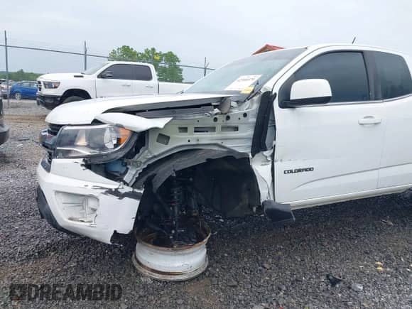 2020 Chevrolet Colorado 4WD LT z VIN 1GCHTCEA0L1224915, wystawiony jako IAAI lot #42300579 z przebiegiem 62 623 mil mil oraz . Historia ofert i sprzedaży dostępna na DreamBid. Obrazek 6.