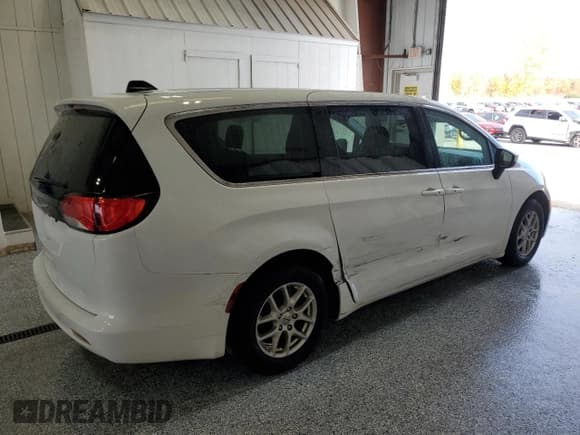 ✅ 2022 Chrysler Voyager LX • VIN: 2C4RC1CG4NR158156 • Lot: 86328915. Wystawiony na Copart z przebiegiem 62 777 mil. Bezpłatny archiwum sprzedaży aukcyjnych z USA i szczegółowy raport historii pojazdu na DreamBid. Zdjęcie 3.