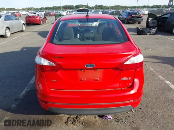 ✅ 2014 Ford Fiesta SE • VIN: 3FADP4BJ5EM239399 • Lot: 43334063. Wystawiony na IAAI z przebiegiem 92 341 mil. Bezpłatny archiwum sprzedaży aukcyjnych z USA i szczegółowy raport historii pojazdu na DreamBid. Zdjęcie 16.