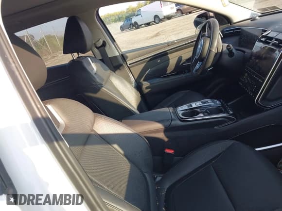 ✅ 2023 Hyundai Tucson Limited • VIN: KM8JFDA28PU105491 • Lot: 42844210. Wystawiony na IAAI z przebiegiem 13 821 mil. Bezpłatny archiwum sprzedaży aukcyjnych z USA i szczegółowy raport historii pojazdu na DreamBid. Zdjęcie 5.