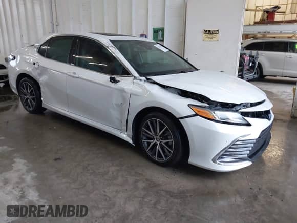2022 Toyota Camry Hybrid XLE with VIN 4T1F31AK4NU572580, listed as a IAAI auction lot 42244158 with 69,247 mi miles and . Bid and sale history available at DreamBid. Image 6.