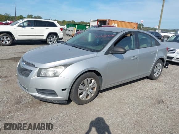✅ 2014 Chevrolet Cruze LS • VIN: 1G1PA5SG1E7225151 • Лот: 43363338. Опубликован ранее на IAAI с пробегом 169 242 миль. Бесплатный доступ к архиву аукционных продаж из США и подробный отчёт об истории автомобиля на DreamBid. Изображение 2.