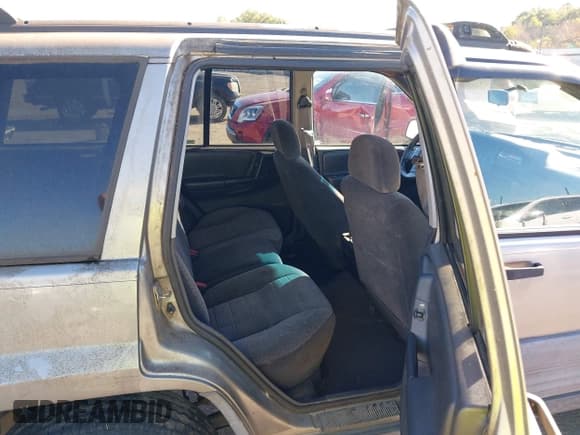 ✅ 1998 Jeep Grand Cherokee Laredo • VIN: 1J4FX58S9WC304258 • Lot: 43603048. Listed on IAAI with 232,555 mi. Free auction sales archive from the USA and detailed vehicle history report at DreamBid. Image 8.